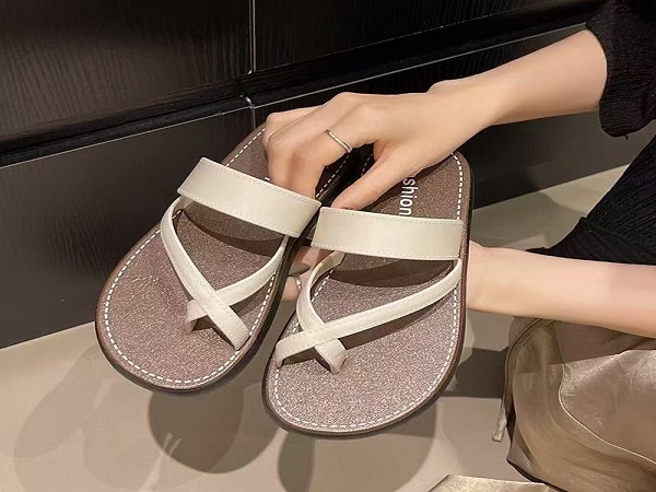 FASHION SLIPPERS